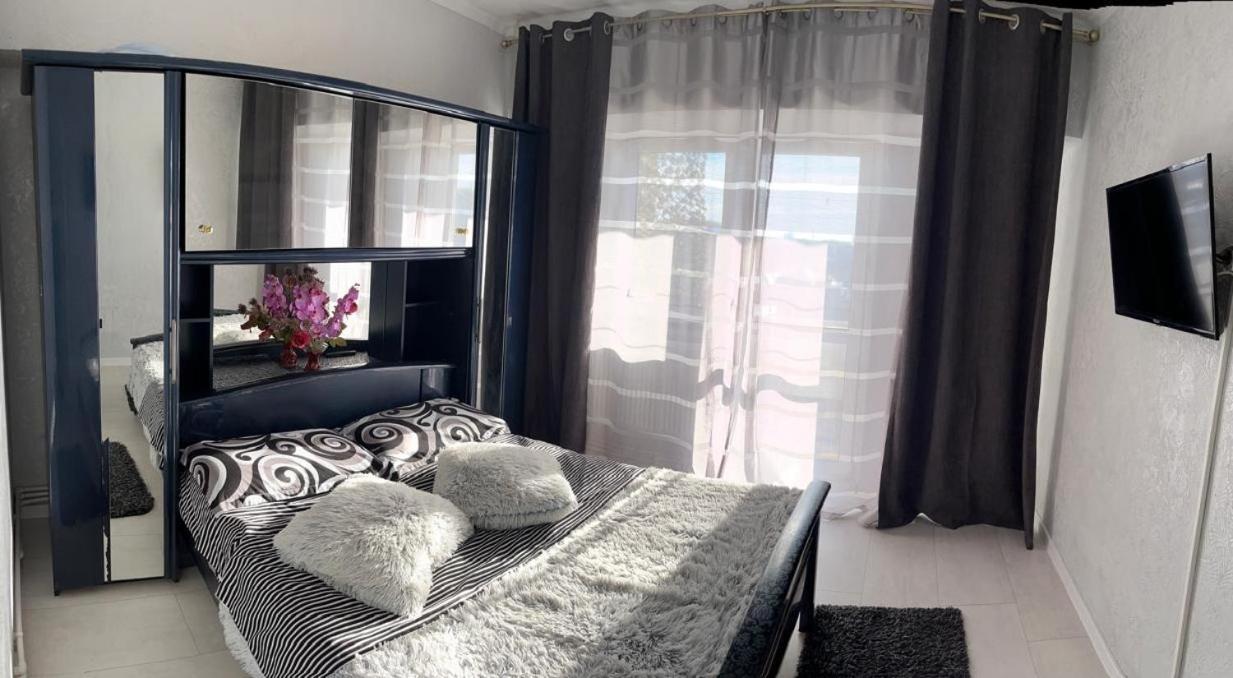 Alfredo Apartament Buzau Bagian luar foto